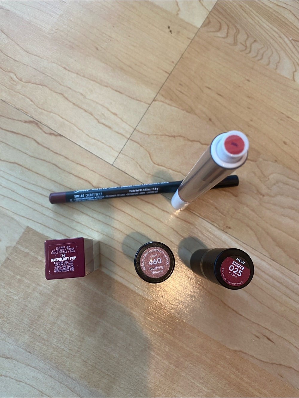 Bundle of 5 Classic berry Lipstick Trio, lip liner, lip plumper - Picture 2 of 3